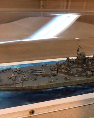 Modellino nave da guerra in teca