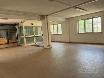 Locale commerciale e magazzino