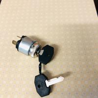 Blocchetto a chiave  per accensione moto.