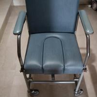 sedia a rotelle / carrozzina per disabile