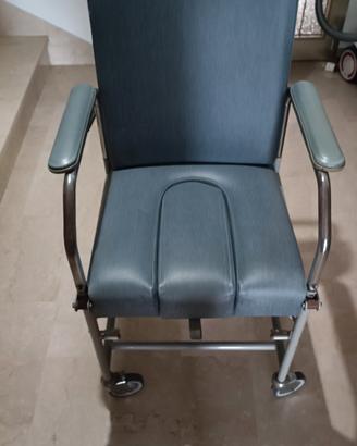 sedia a rotelle / carrozzina per disabile