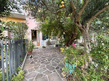 CASA SEMINDIPENDENTE A FANO