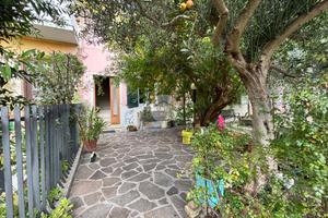 CASA SEMINDIPENDENTE A FANO