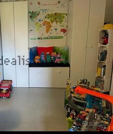 Due armadi ikea con cassapanca portagiochi