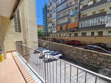Appartamento di 81 m² con 3 locali e box auto a Na