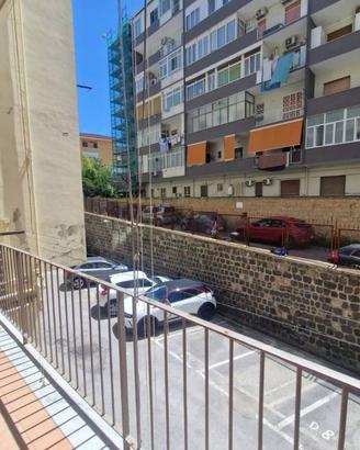 Appartamento di 81 m² con 3 locali e box auto a Na