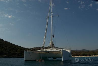 catamarano 12 m