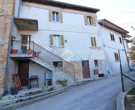 PORZIONE DI BIFAMILIARE A CASTEL DI LAMA