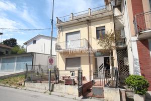 CASA SINGOLA CU DUE PIANI