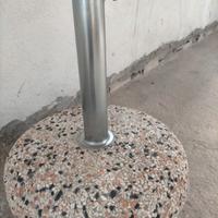 Porta ombrellone in cemento