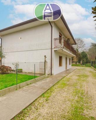 SALZANO CASA SINGOLA CON GIARDINO