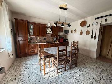 Appartamento di 326 m² con più di 5 locali e box a
