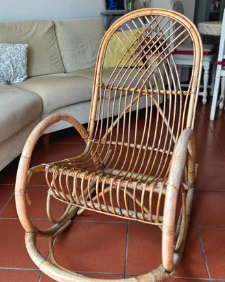 Sedia a dondolo in bambù 