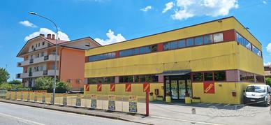 Stabile con parcheggi 680 mq, vicino Jesi