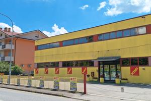 Stabile con parcheggi 680 mq, vicino Jesi