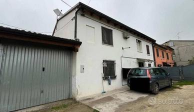 Immobile in asta di 198 m² con 3 locali e box auto