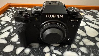 Fujifilm X-T4 nero - 3 batterie, scatola