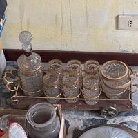 Carrello con bicchieri vintage