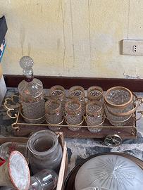 Carrello con bicchieri vintage