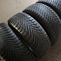 4 gomme 205/55/16 Pirelli seminuove