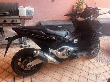 Honda forza 750