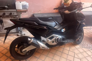 Honda forza 750
