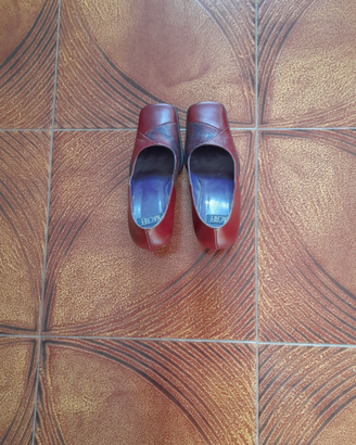 Scarpe con tacchetto eleganti di marca