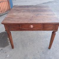 Tavolo in legno di castagno