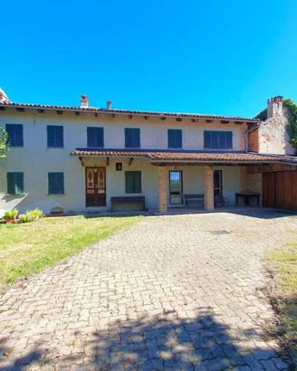 Rustico / Casale di 237 m² con più di 5 locali e b