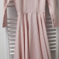 abito da sposa rosa con inserti neri 