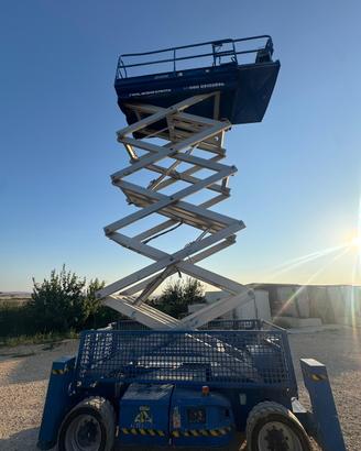 Piattaforma a pantografo JLG M4069