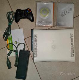Xbox 360 Bianca con scatola e accessori leggi