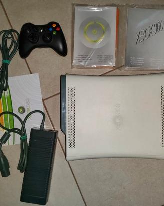 Xbox 360 Bianca con scatola e accessori leggi