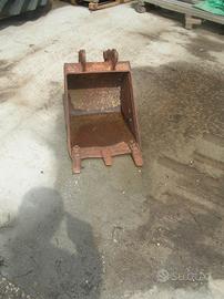 Benna da cm. 40 usata