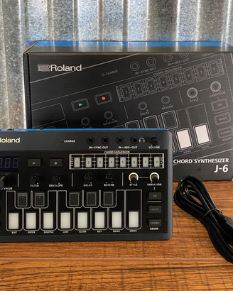Synth Roland AIRA J6