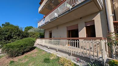 Appartamento a piano terra con terrazza e garage