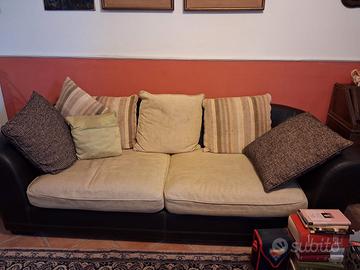 Divano usato in buone condizioni