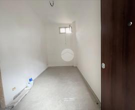 2 LOCALI A AFRAGOLA
