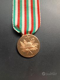 Oro 750 18 k Medaglia 50° Anniversario Vittoria