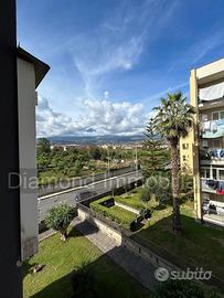 Appartamento ristrutturato con garage a Giarre