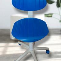 Sedia blu per cameretta