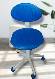 Sedia blu per cameretta