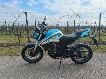 voge brivido 125r + casco