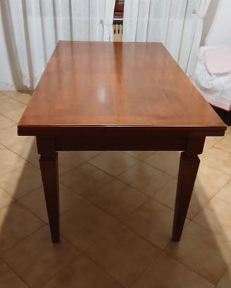 Tavolo on legno