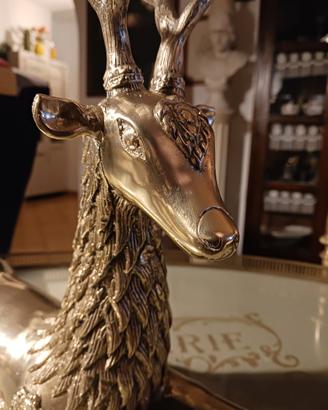 Raro Cervo in Ottone dorato