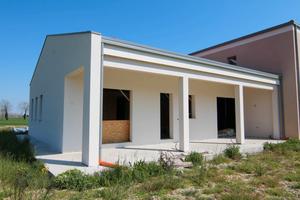 Villa bifamiliare su unico livello