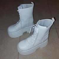 Stivali in ecopelle bianca