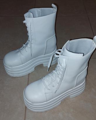 Stivali in ecopelle bianca