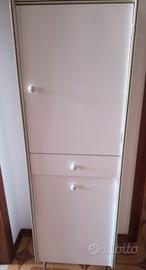 Colonna bagno con cassetto per la biancheria 