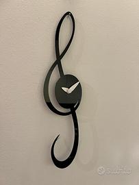 orologio da parete a forma di chiave di violino
